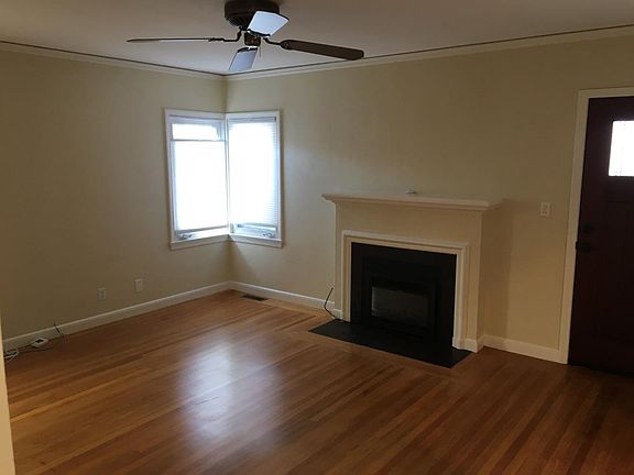 3rd image of 821 Park Ave