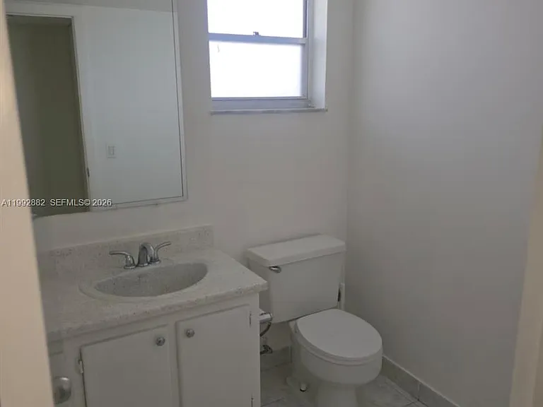 320 NE 12th Ave #703 — Photo 29