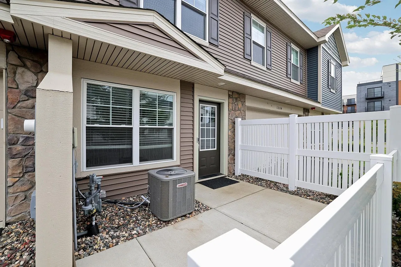 3 bed, 1769 sqft, $2,450 — Photo 1