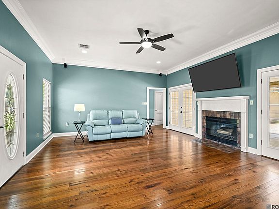 3rd image of 18567 White Oak Dr