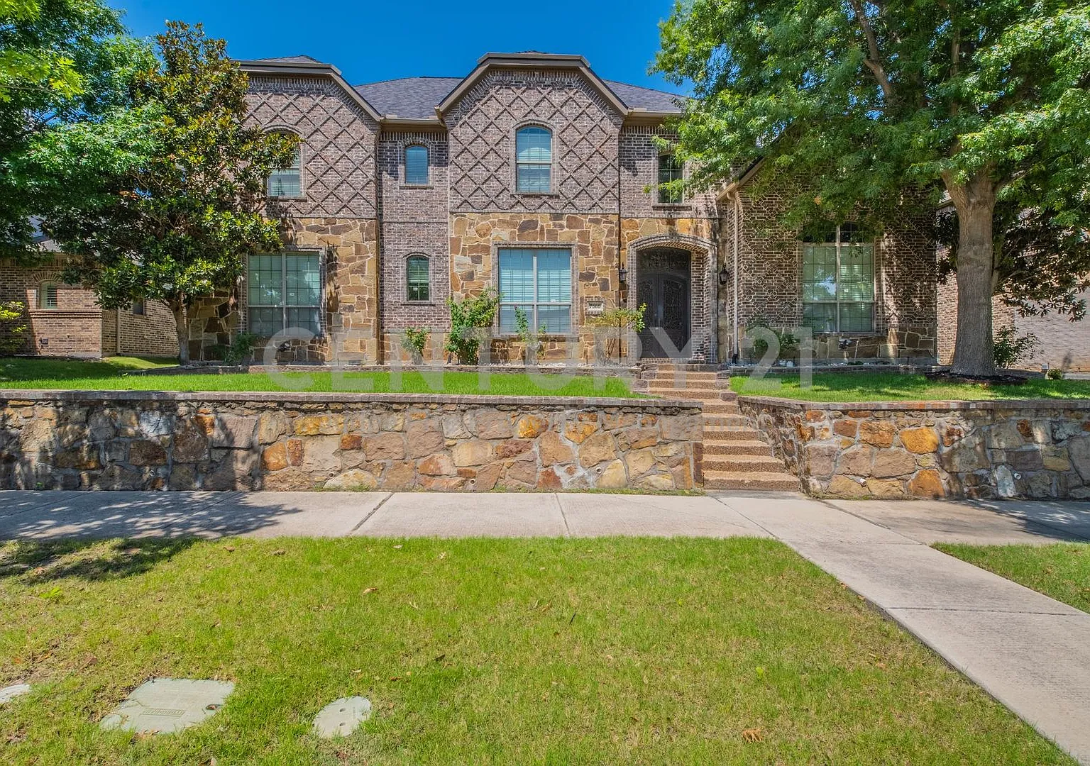 Stunning 2-Story 5/5/3 in Frisco Ready for Move-In! — Photo 1