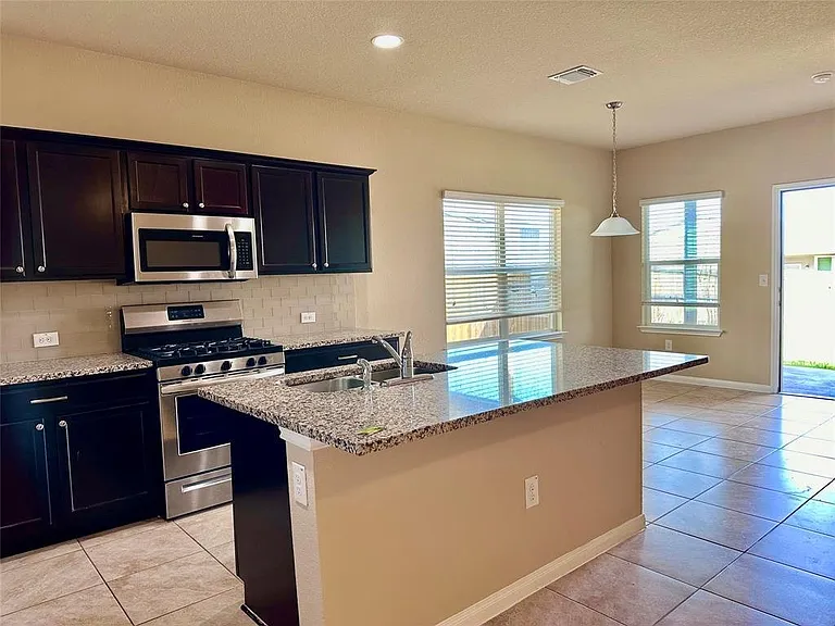 10211 Fulton Ave — Photo 4