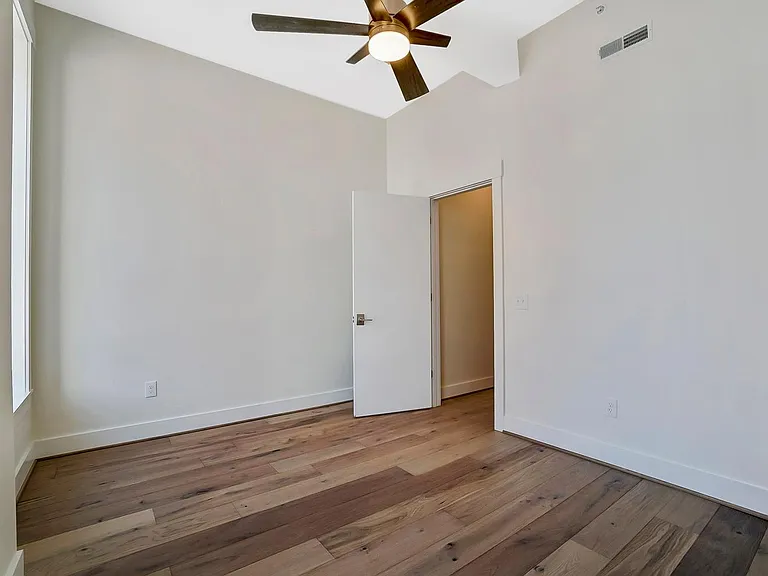 39 E Court St #3 — Photo 19
