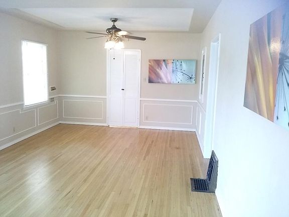 3rd image of 309 E Fairview Blvd
