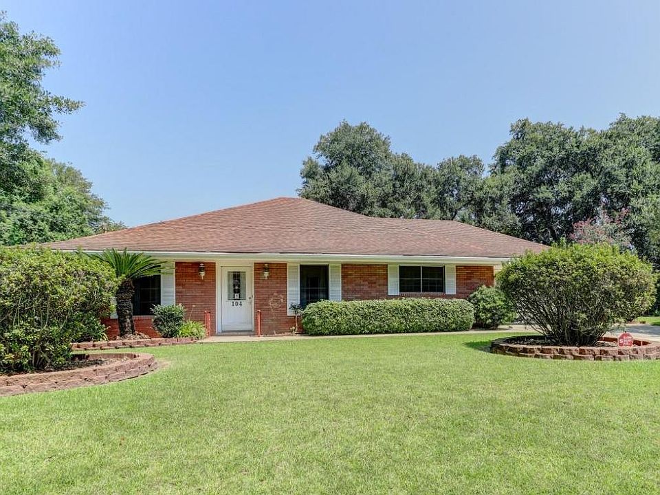 1st image of 104 Billeaud Ln