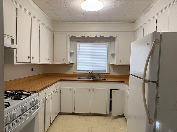 3rd image of 653 W 4th St