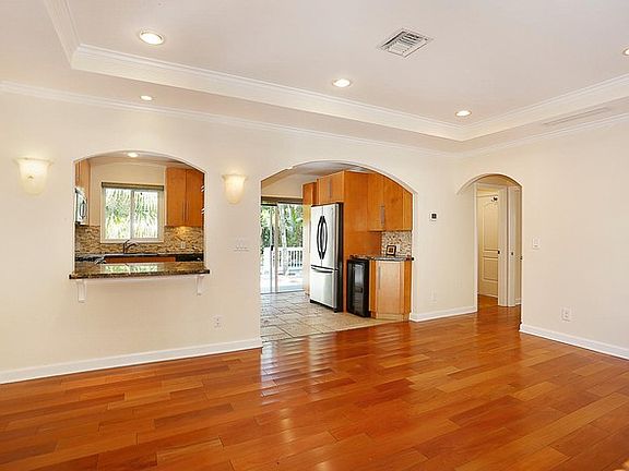 3rd image of 2545 Swanson Ave