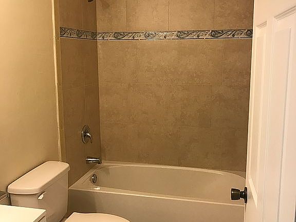 5th image of 523 SE 6th Pl #527