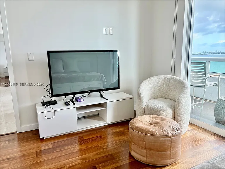 1800 N Bayshore Dr #905 — Photo 24
