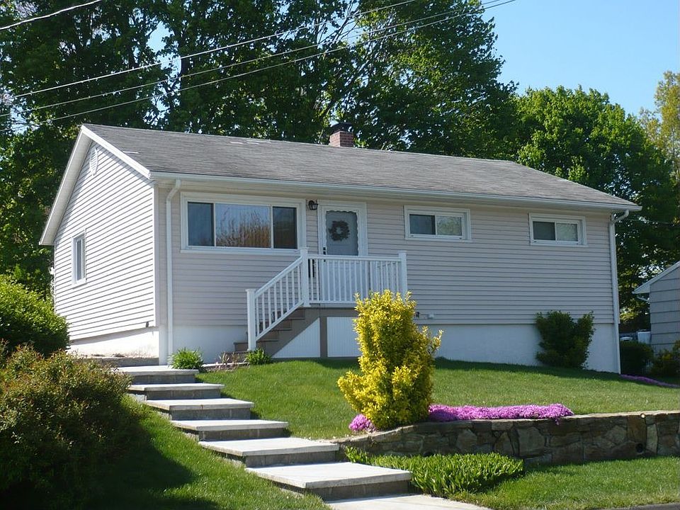 Maintenance Free Vinyl-Siding & Trex Front Decking