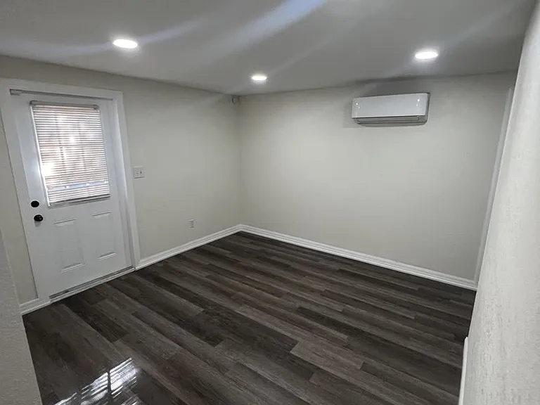 617 Lakehurst St — Photo 9