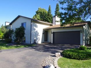 8919 Vinewood Ln N, Maple Grove, MN 55369