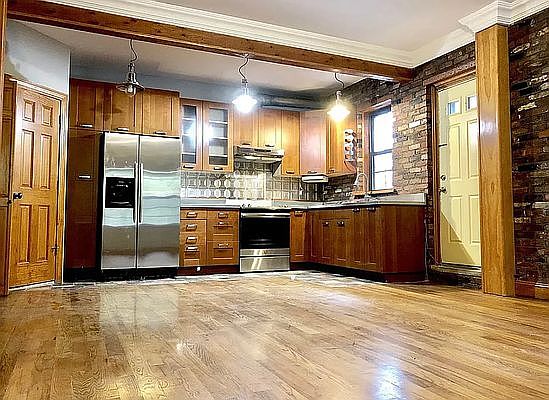 3rd image of 118 16th St #11