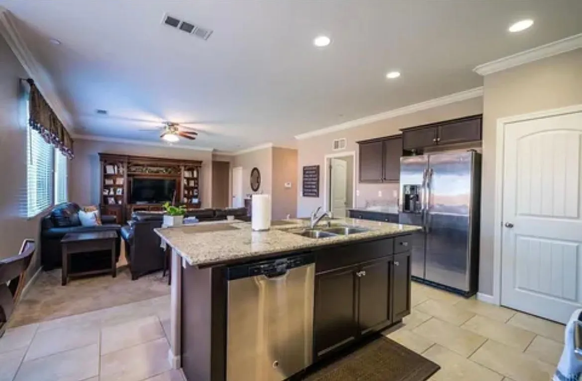 4 bed, 1711 sqft, $2,700 — Photo 3