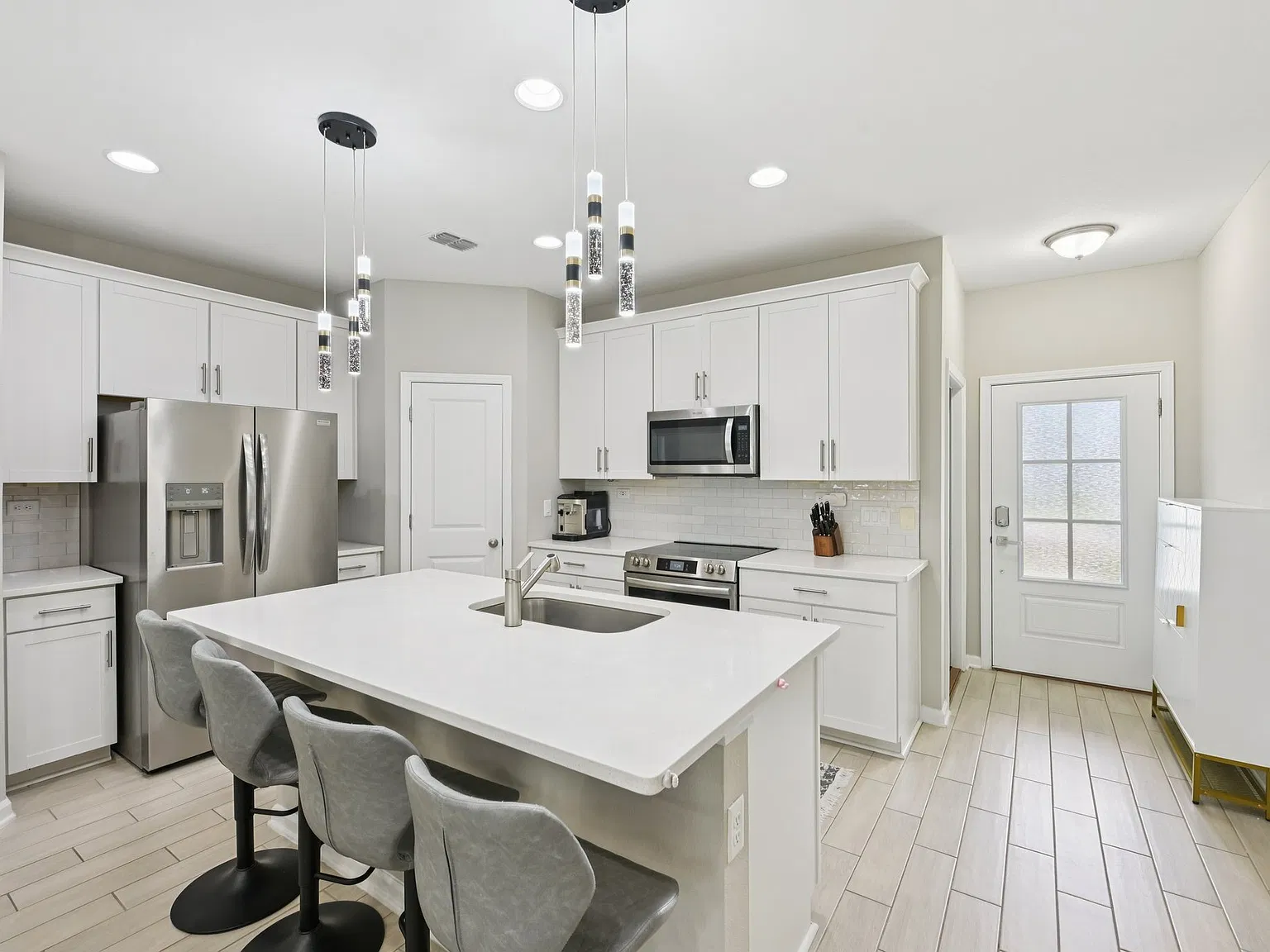 2 bed, 1364 sqft, $2,650 — Photo 3