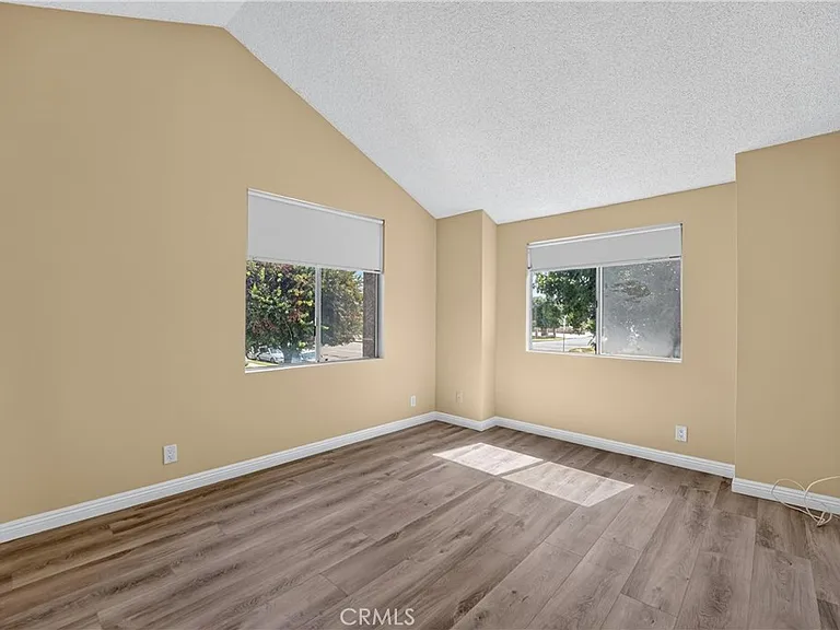 659 N Lark Ellen Ave — Photo 19