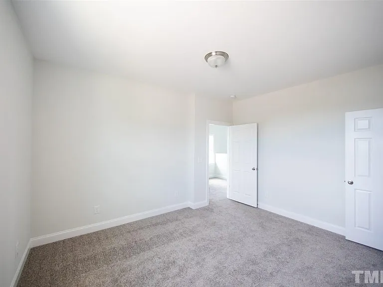 517 Gathering Park Cir — Photo 27