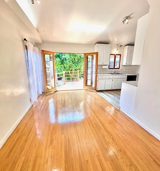 9012 Phyllis Ave — Photo 7