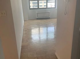 200 E 72nd St