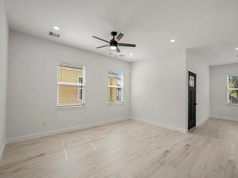 1078 Saint Clair St #B — Photo 15