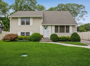 85 Biltmore Ave, Oakdale, NY 11769