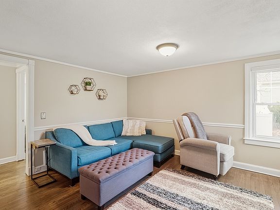 5th image of 219 Prospect St