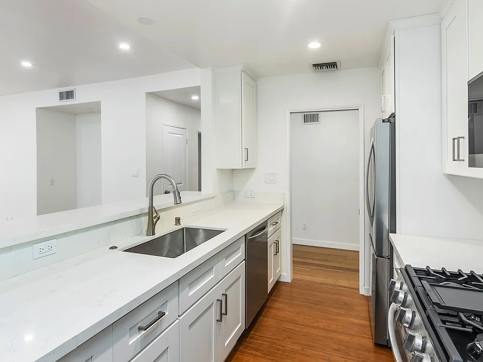 104 S Hayworth Ave #205