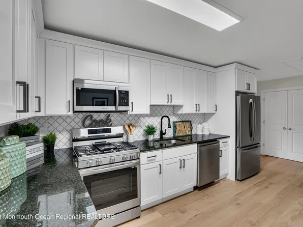 260 W Farms Road, Farmingdale, NJ 07727