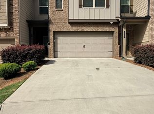 1300 Sugar Glen Ct, Lawrenceville, GA 30044