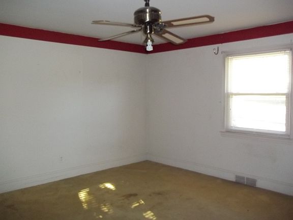3rd image of 403 Pinedale Dr