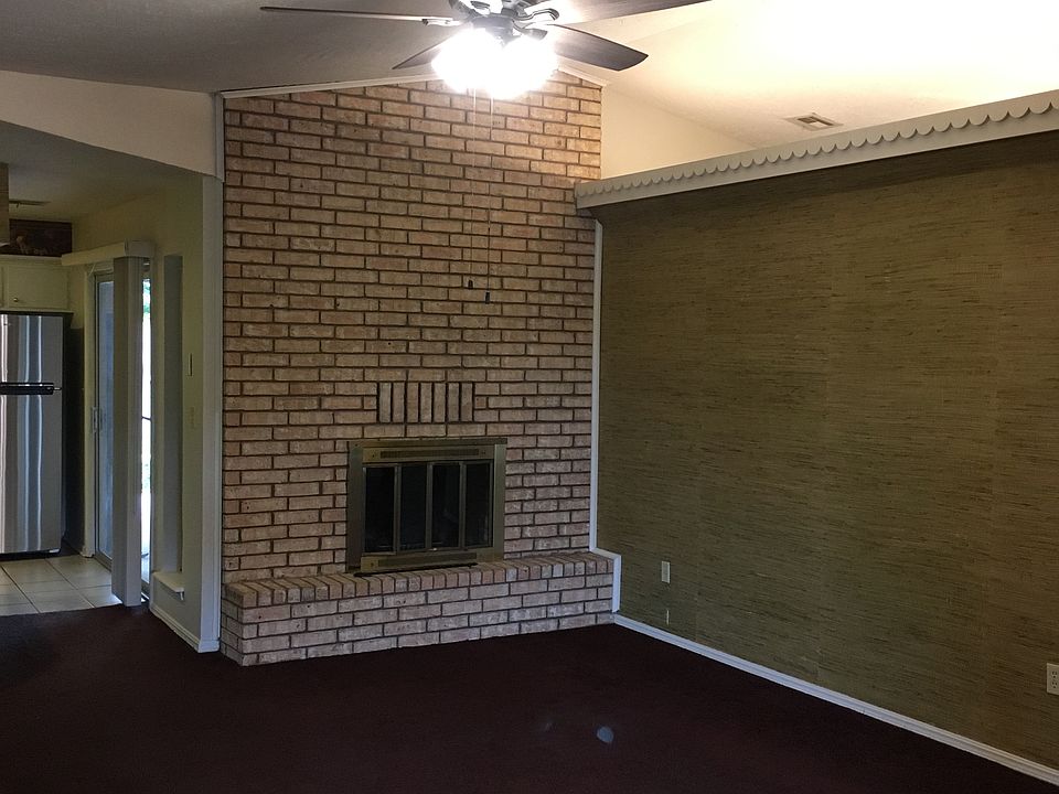 Living room fireplace 