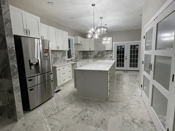 7899 Camargo Rd, Cincinnati, OH 45243