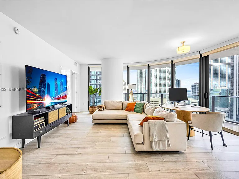 45 SW 9th St #2103 — Photo 3