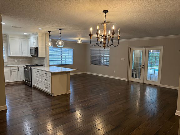 4th image of 3320 W Knights Ave