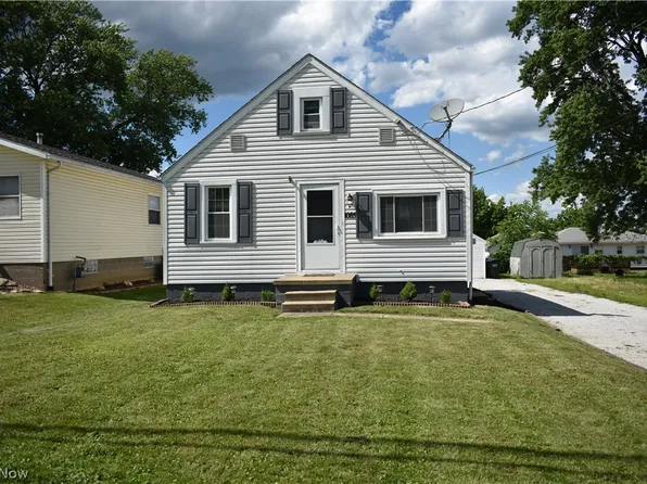 1085 Stratford St, Barberton, OH 44203