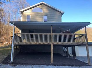 25 Walnut Grv, Mill Hall, PA 17751