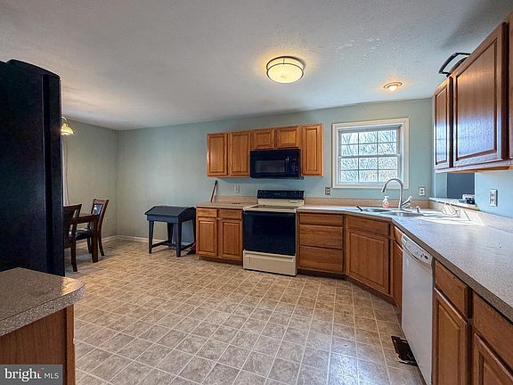 5th image of 380 Wendover Dr