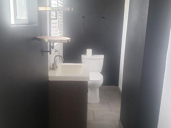 2nd image of 320 E Yosemite Ave #1