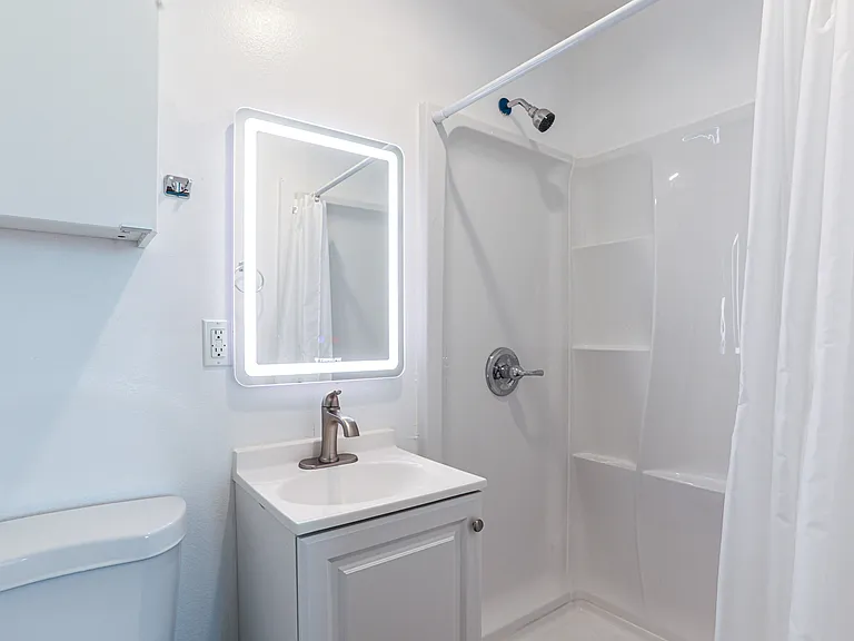 1534 W 35th St — Photo 30