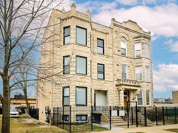 2nd image of 4220 S Calumet Ave #2W