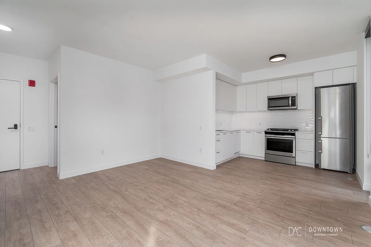 Building Photo - 917 W Madison St #1311S
