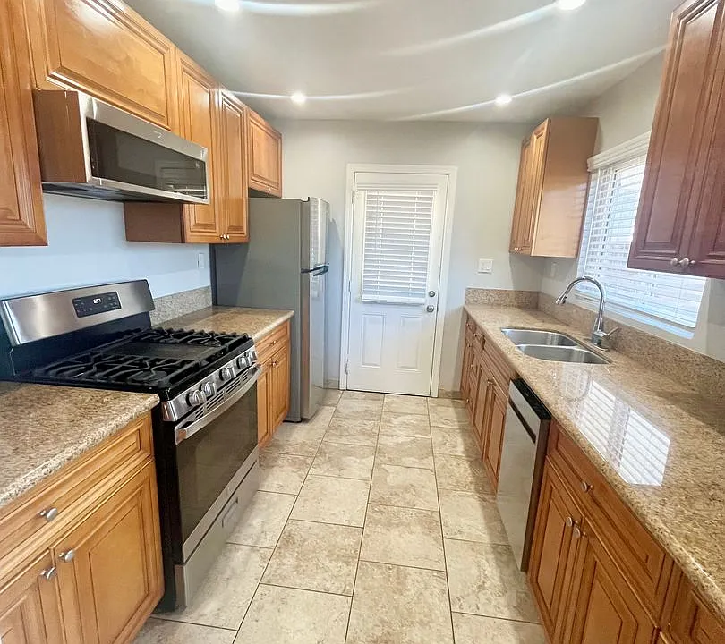 4682-4692 W Point Loma Blvd