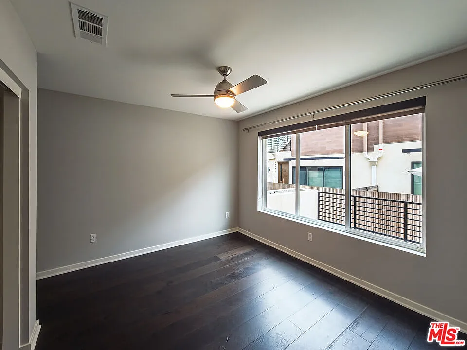 3 bed, 3.5 bath, 1962 sqft, $5,995 — Photo 4