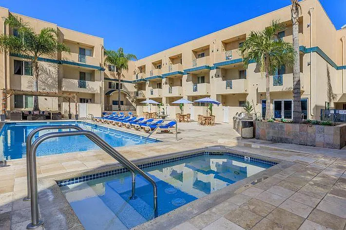 Del Rey Club Apartments — Photo 2