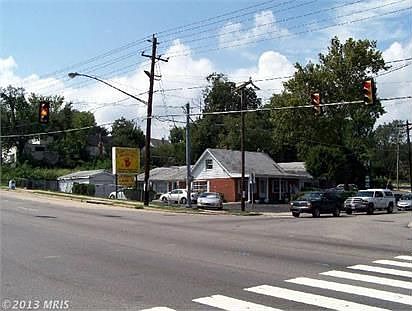 3rd image of 2401 Fairhaven Ave