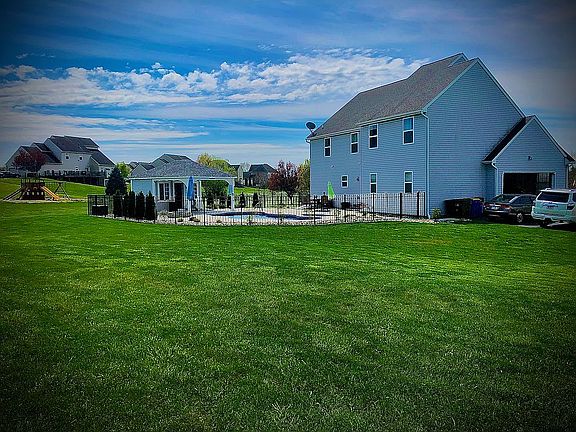 Full view of back yard