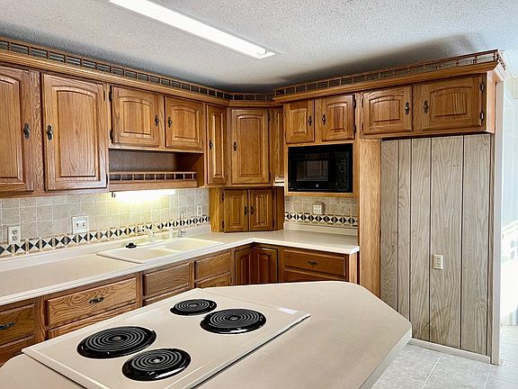 4th image of 217 W Jefferson St