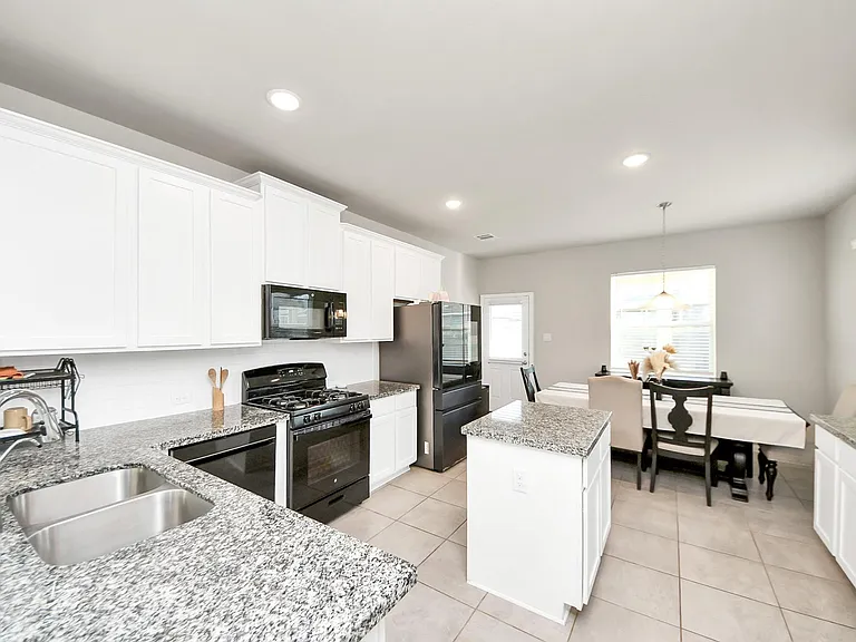 6302 Prince Place Dr — Photo 10