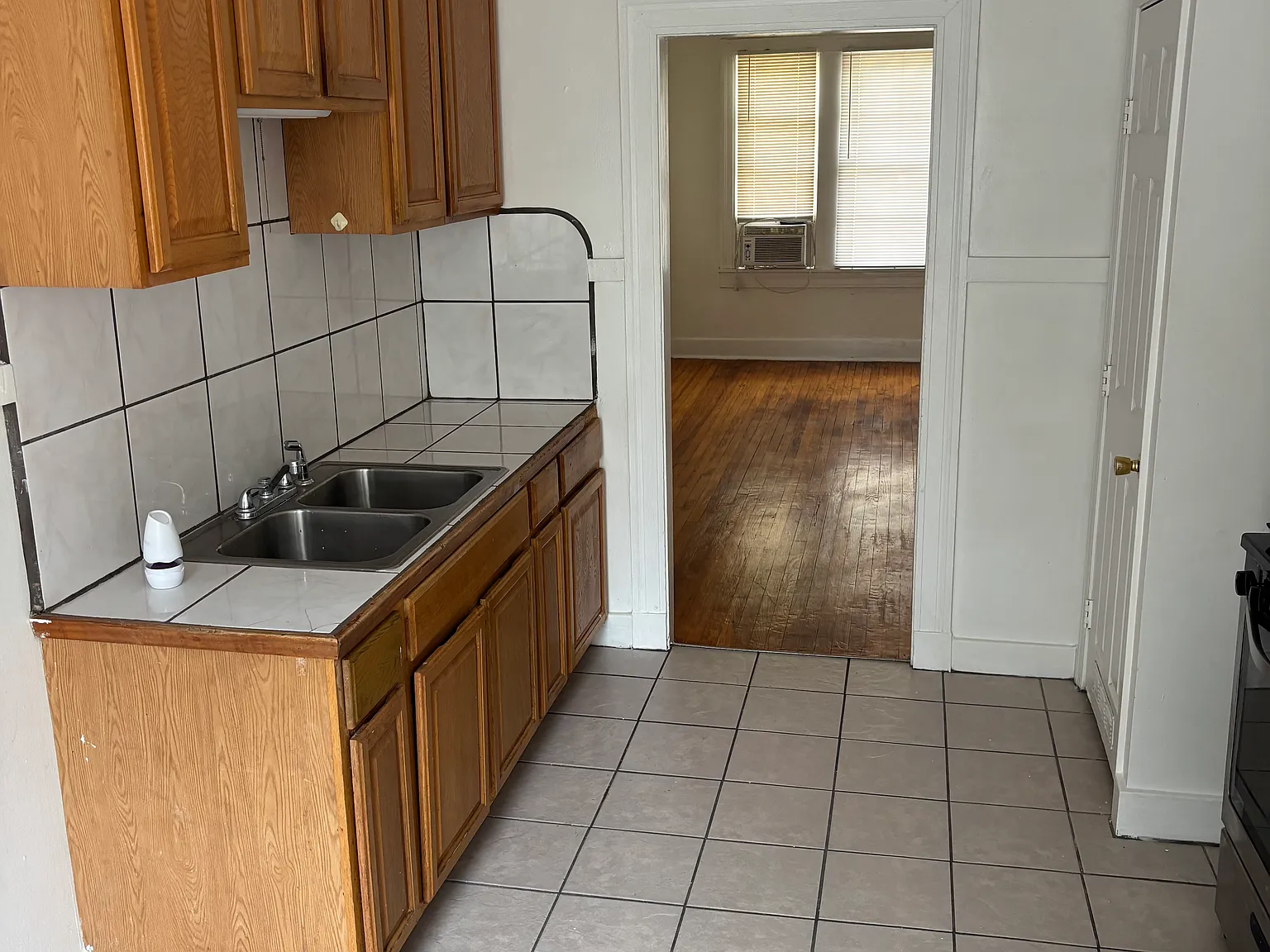 2 bed, 800 sqft, $725 — Photo 2