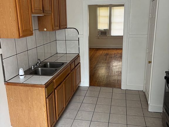 2nd image of 2680 North Blvd #1-4